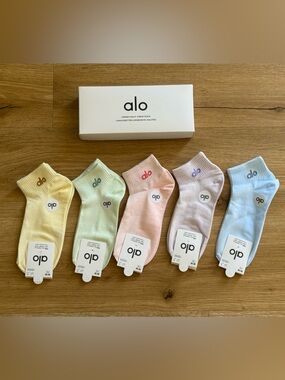 ALO Yoga Pastel Ankle Sock Pack - Blue, Lavender, Peach, Mint, Yellow